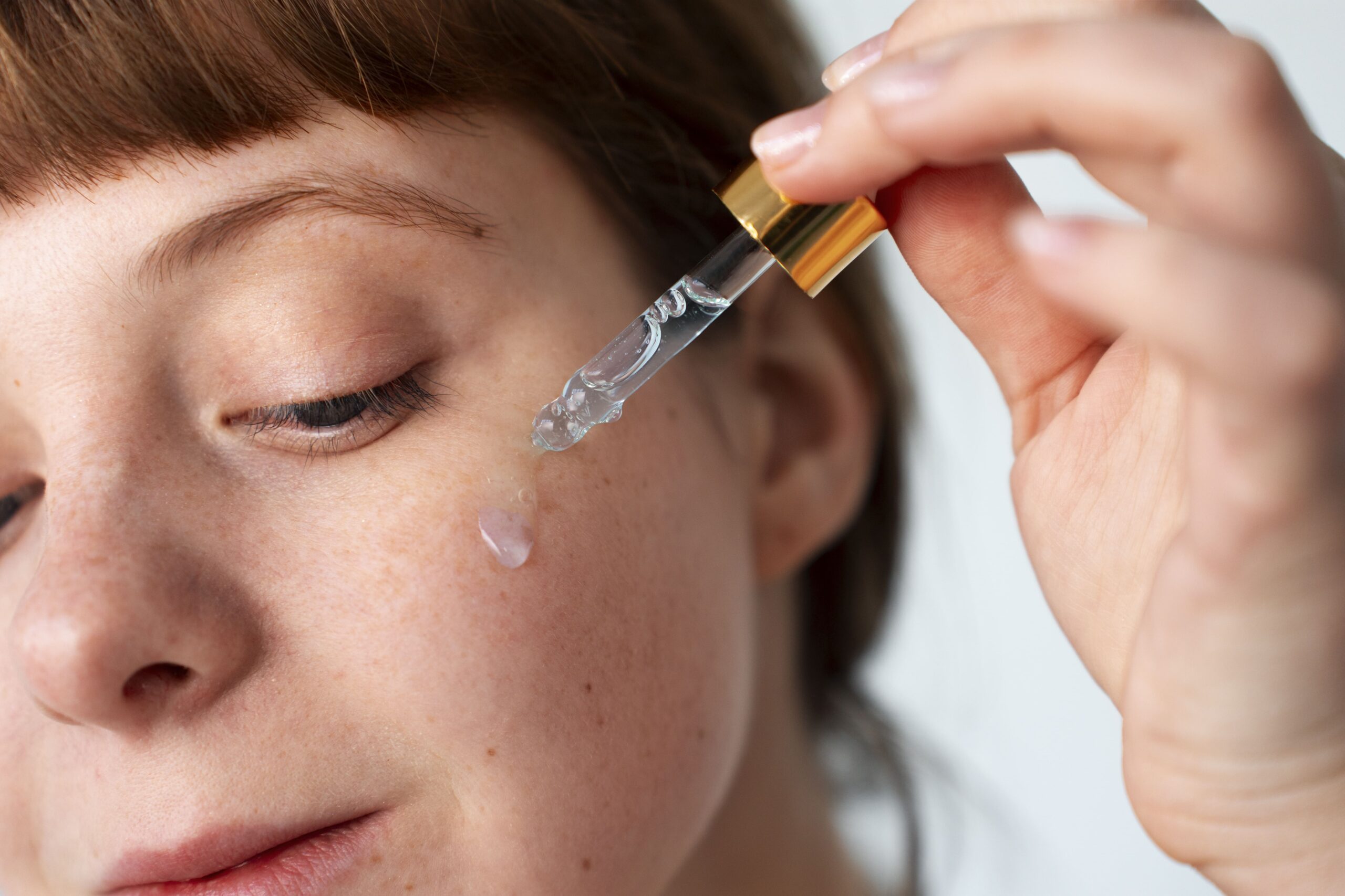 Read more about the article Oily Skin या पिंपल्स? Salicylic Acid आपका नया स्किनकेयर हीरो बन सकता है (Best Guide 2025)”